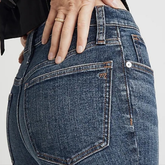 9" Mid-Rise Skinny Jeans in Ravine Wash - Picture 5 of 6